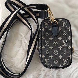 LOUIS VUITTON Authentic ‘Louis Vuitton ‘Rare’ Vintage Crossbody Purse